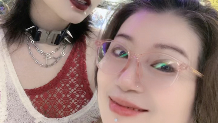 西单阿琴,酷爱美女,舌钉,唇钉