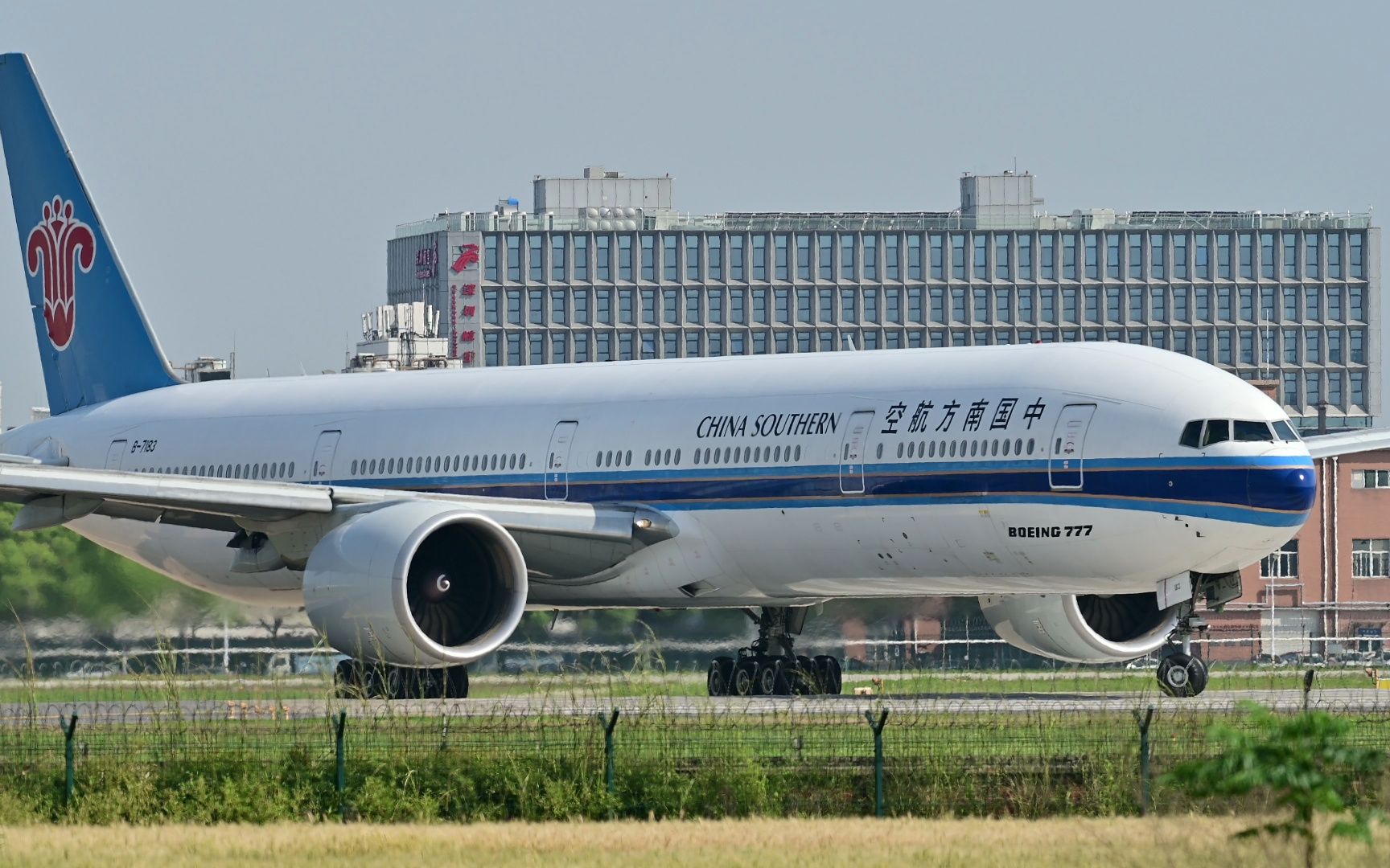 南航777南京禄口国际机场24跑道起飞滑跑
