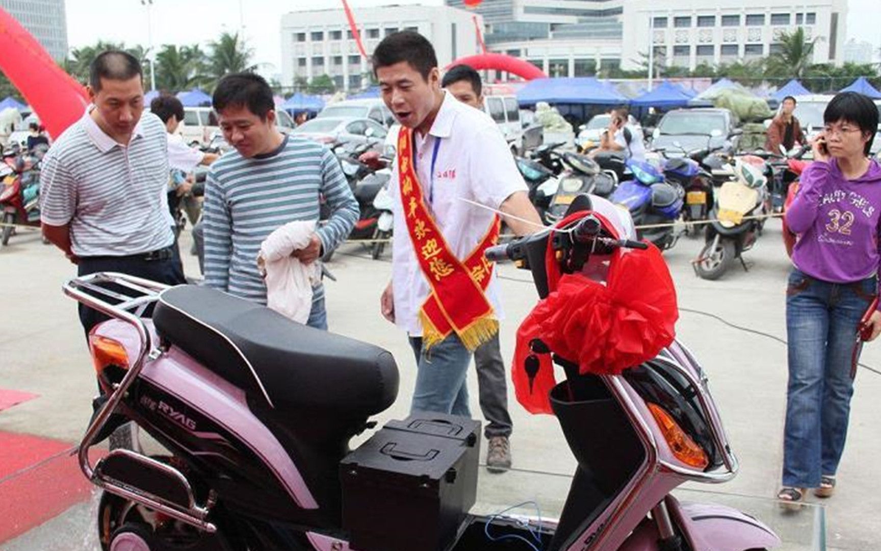 为什么说电动车“以旧换新”是骗局?内行人说了实话哔哩哔哩bilibili