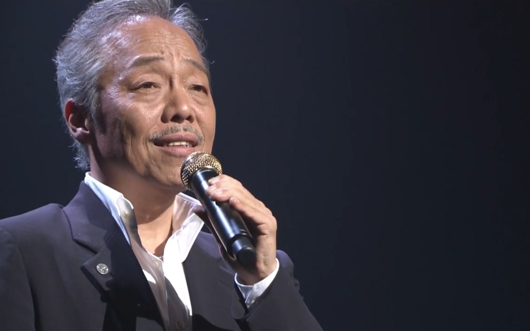 日本老年男歌手图片