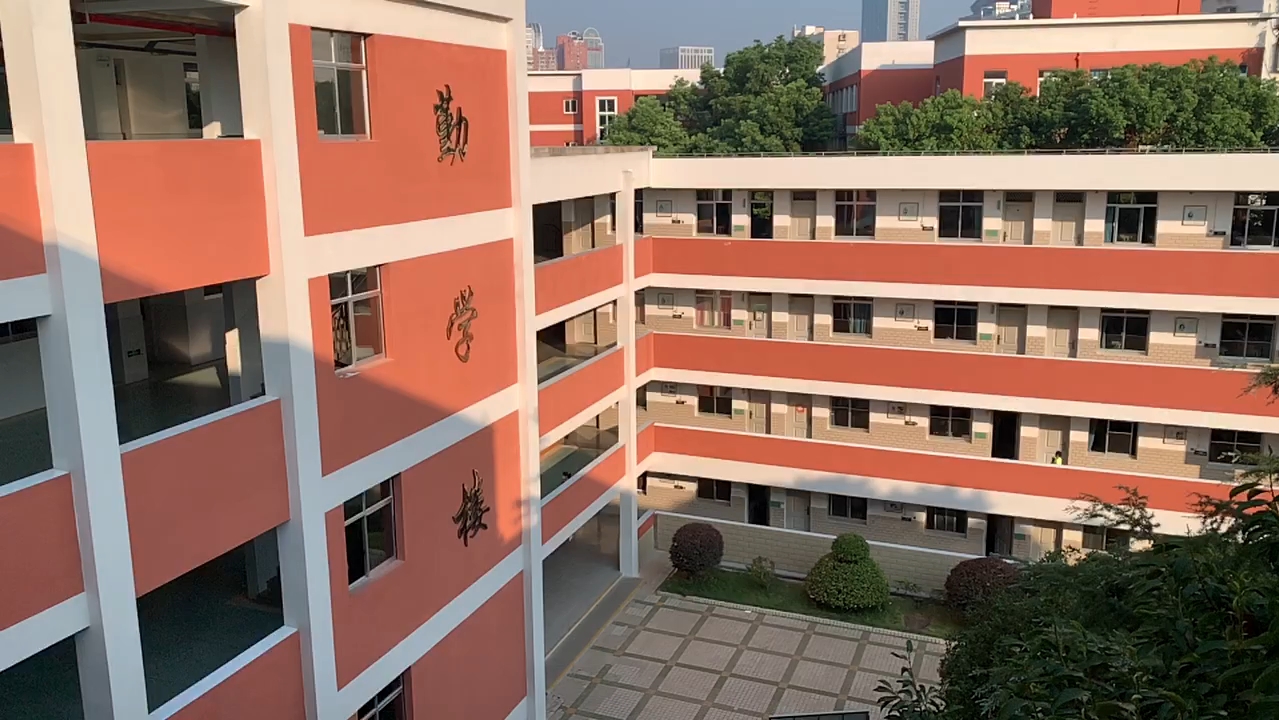 放学后宁静的校园,照耀我充满希望的未来.