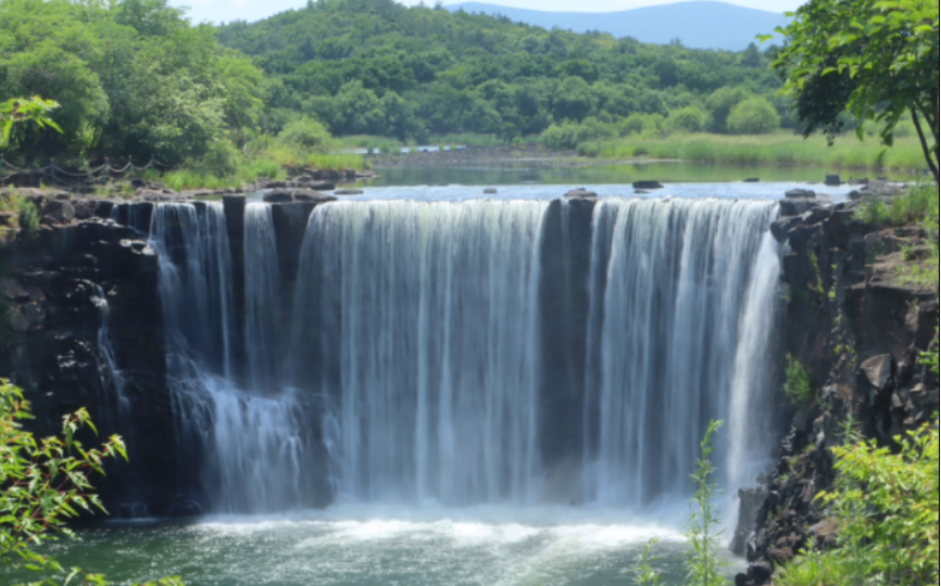 【牡丹江】镜泊湖风景区吊水楼瀑布跳水表演全过程哔哩哔哩bilibili