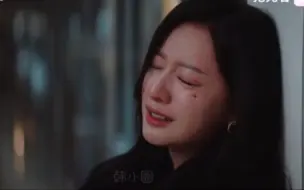 Download Video: 眼泪女王抢先看｜贤佑从医院跑出来找被绑架的海仁，吊在俊看到他们在一起后开始发疯，得不到就毁掉，甚至向海仁开枪，贤佑挡枪倒下，这次换海仁在手术室外煎熬等待…