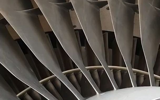 涡扇发动机机,叶片松垮垮的