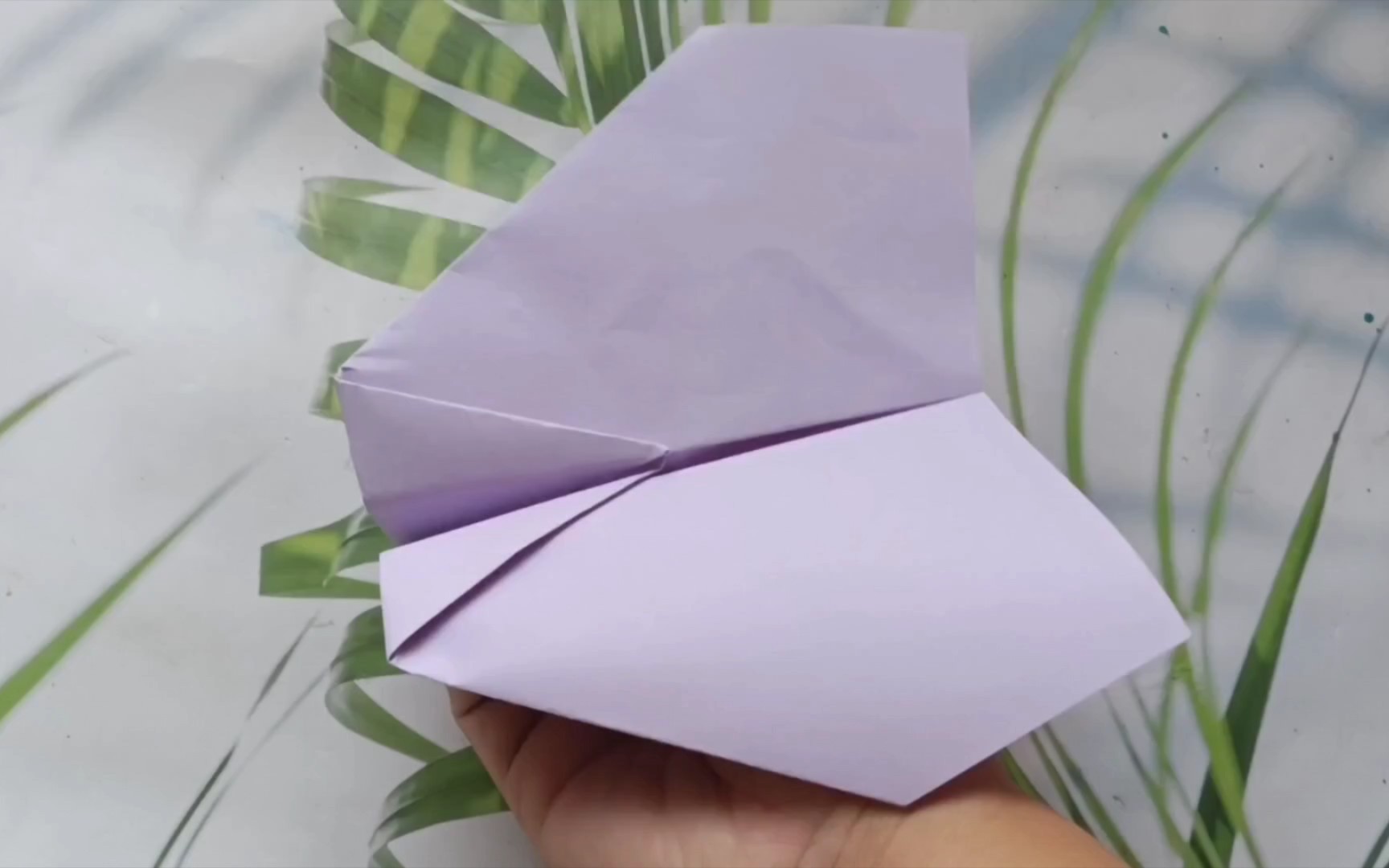 小朋友学折纸飞机图片