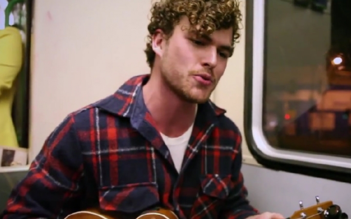 [图]［Vance Joy］ - Riptide _ Tram Sessions 我老公卷伊没红时候的激流现场惹