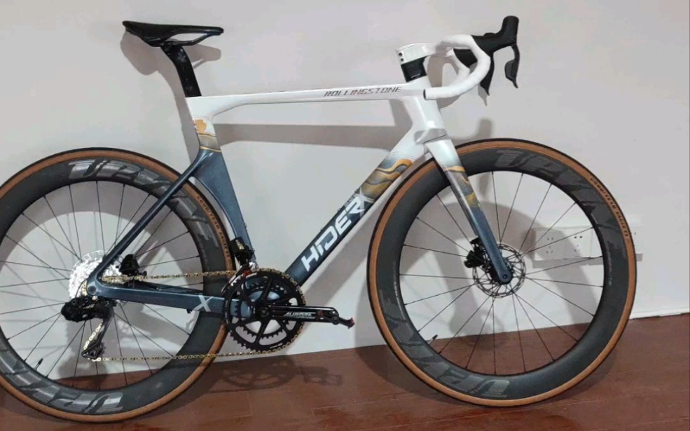 来看一下两万多的纯国产公路车