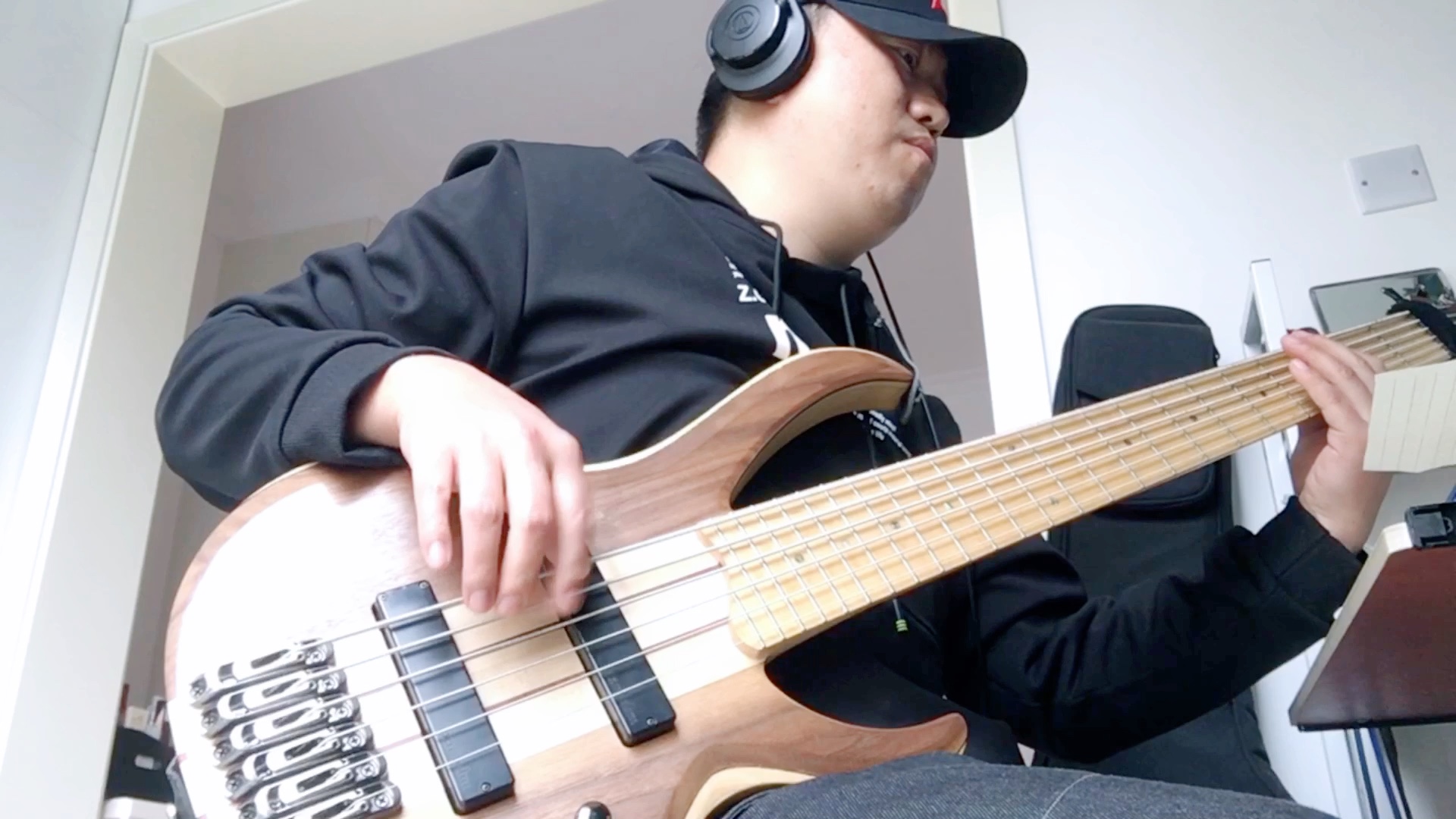 [图]คุณสามารถส่งเคอร์รี่（可以邮寄Kerry吗）Bass Cover