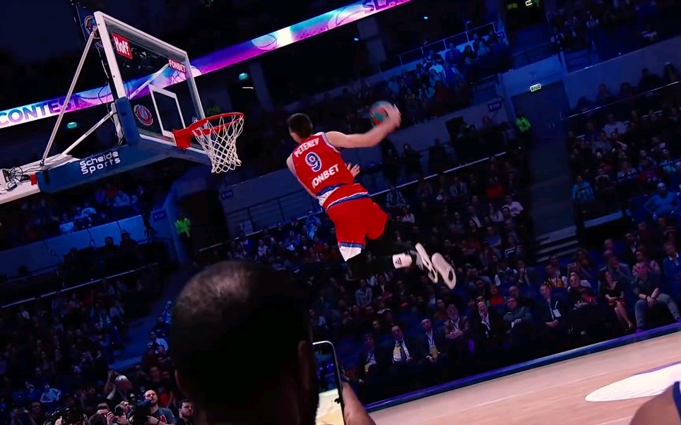 2020俄罗斯篮球全明星扣篮大赛,战斗民族,身体就是劲爆!