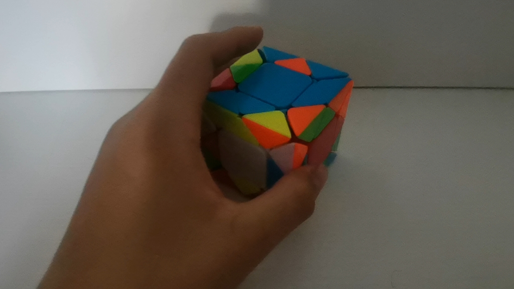 裂变斜转魔方复原教程(实例part2 复原前三条棱)