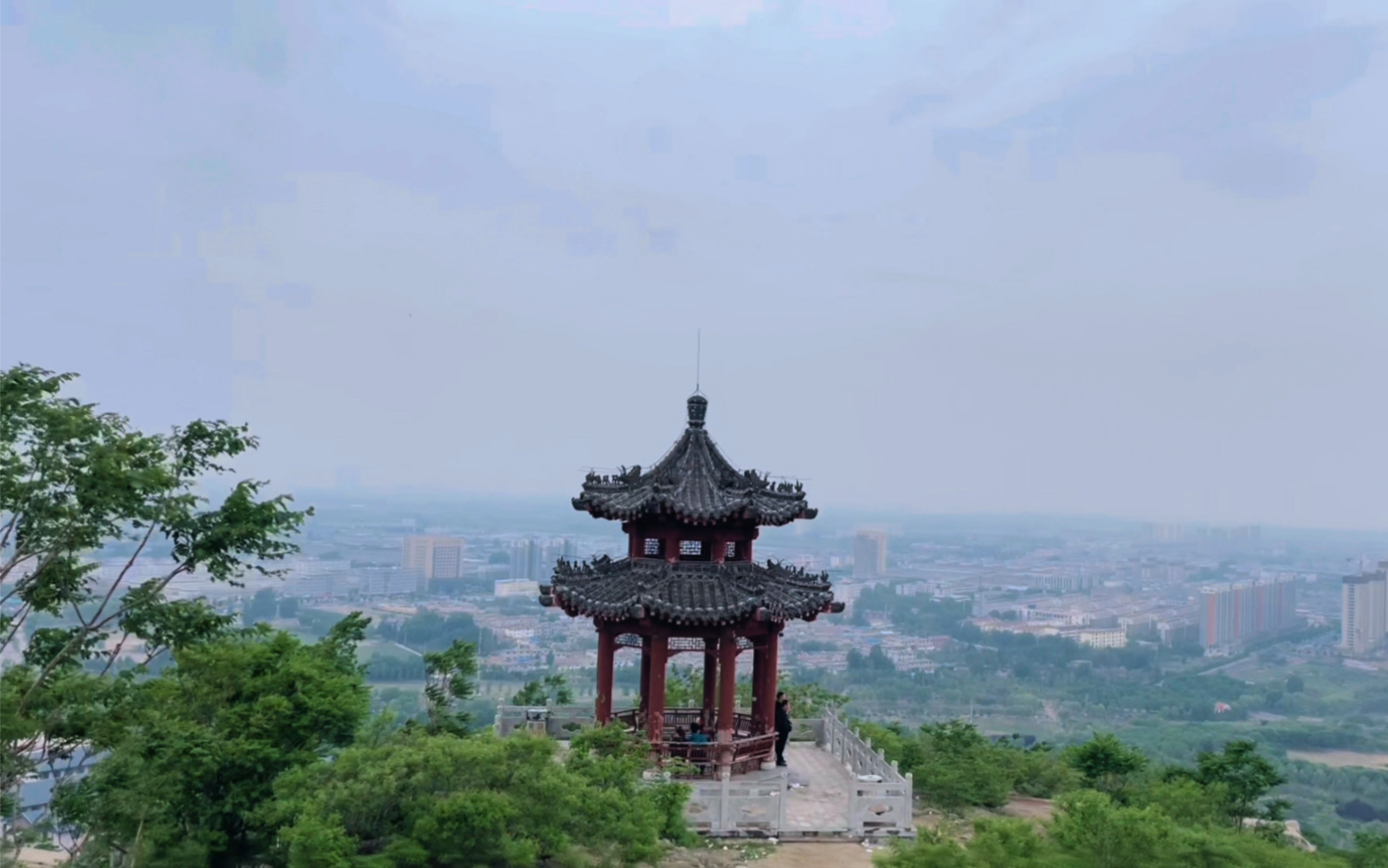 烟雨蒙蒙 护驾山 景色优美 层林叠翠 绿意盎然