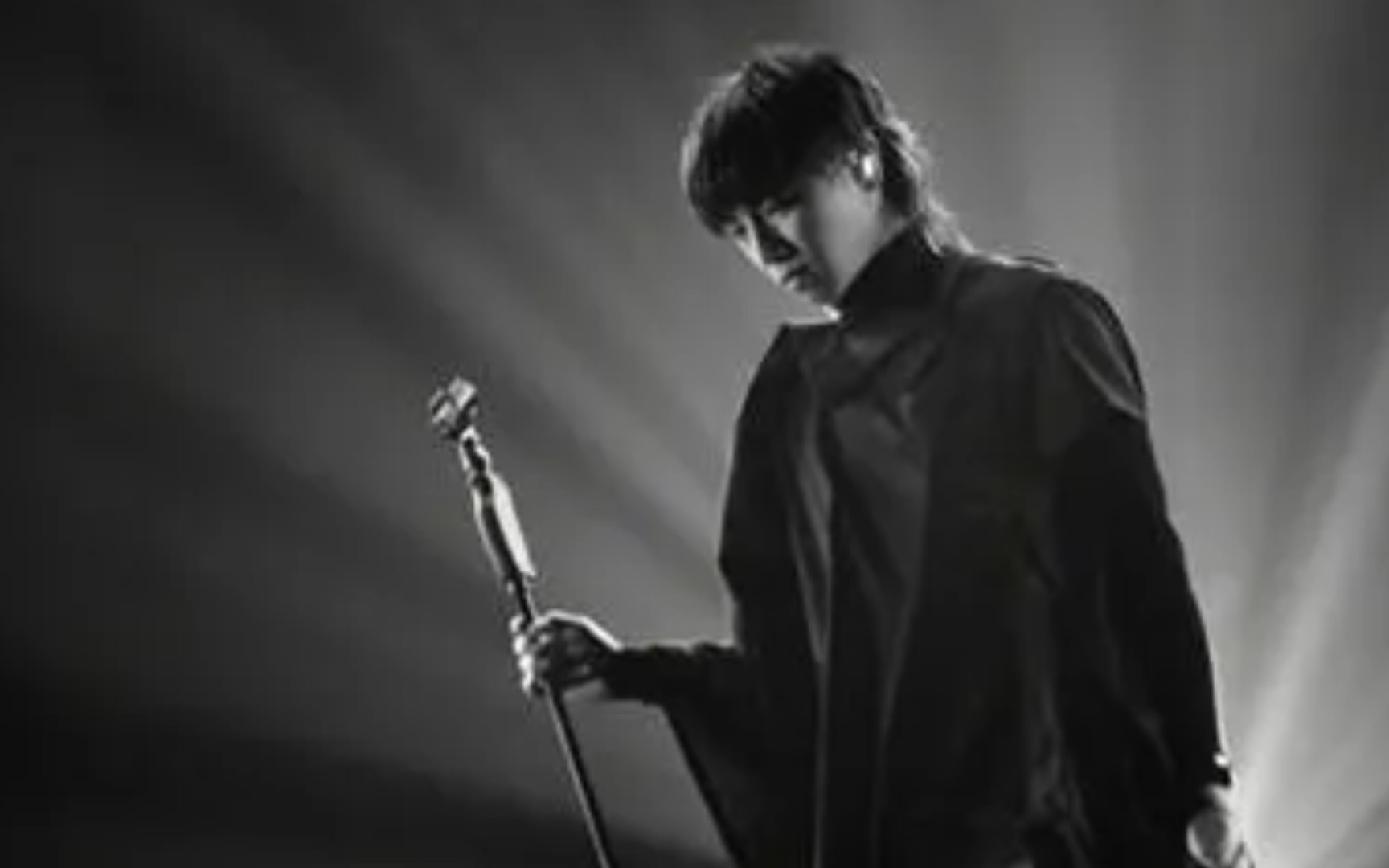 [图]华晨宇《我离孤单几公里》纯享版，最喜欢的歌曲之一！