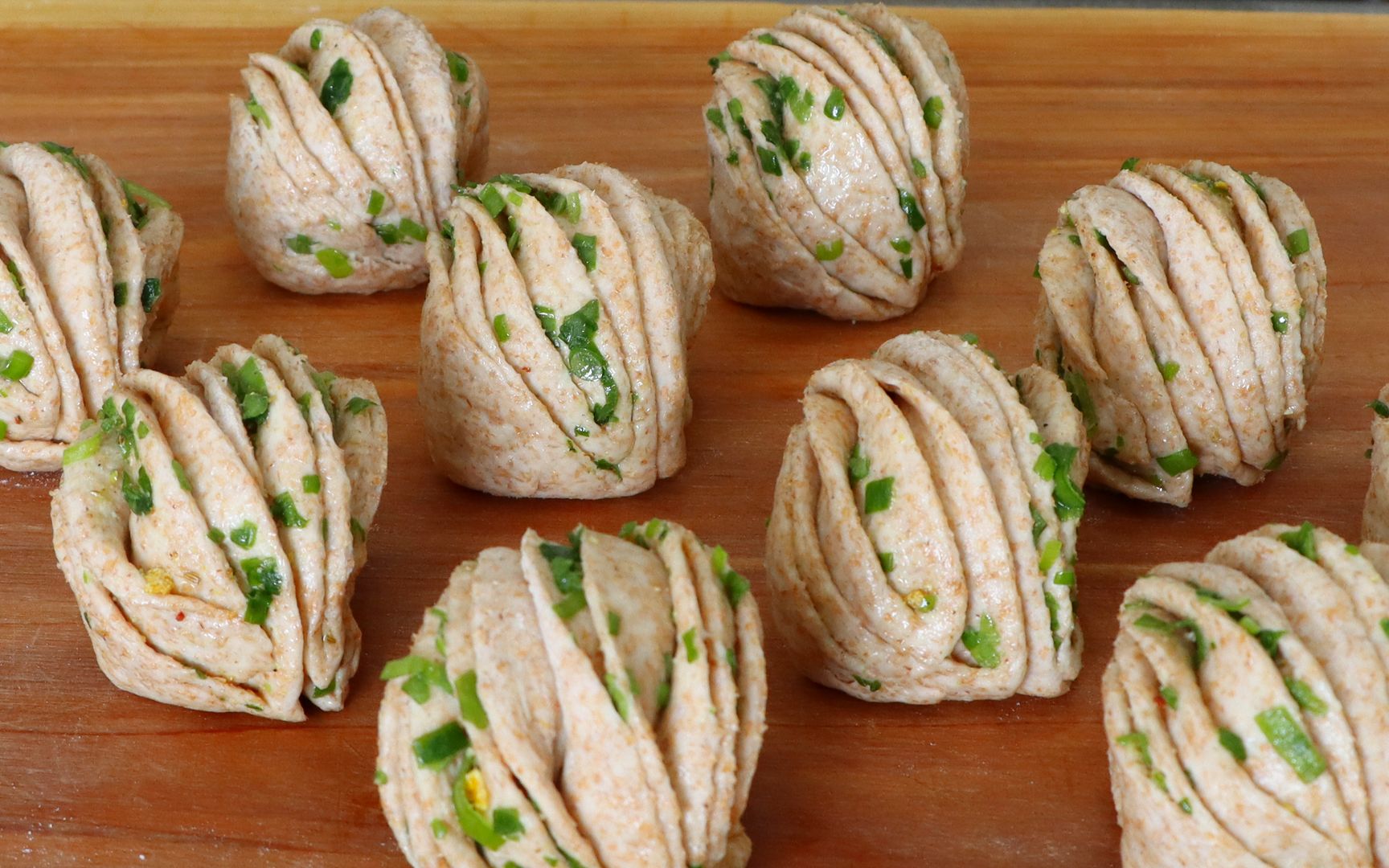 自制暄软香浓全麦花卷,过程配比有技巧,老人孩子都喜欢