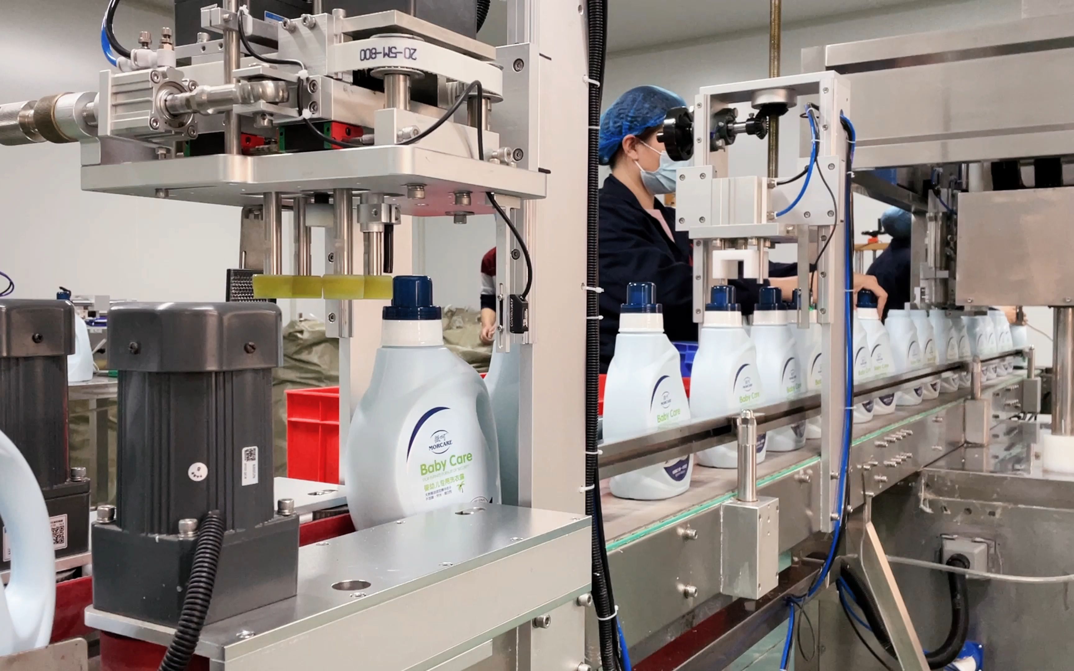 洗衣液源头生产厂家 14年日化行业经验 专业的生产设备 为你提供更好