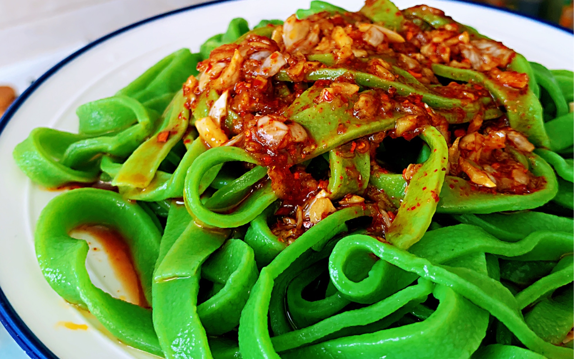 【夏日解暑美食:陕西菠菜凉面】翠绿爽滑,一次2碗_哔哩哔哩 (゜-゜)つ