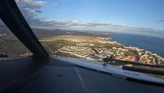 波音B737-800落地拉飘