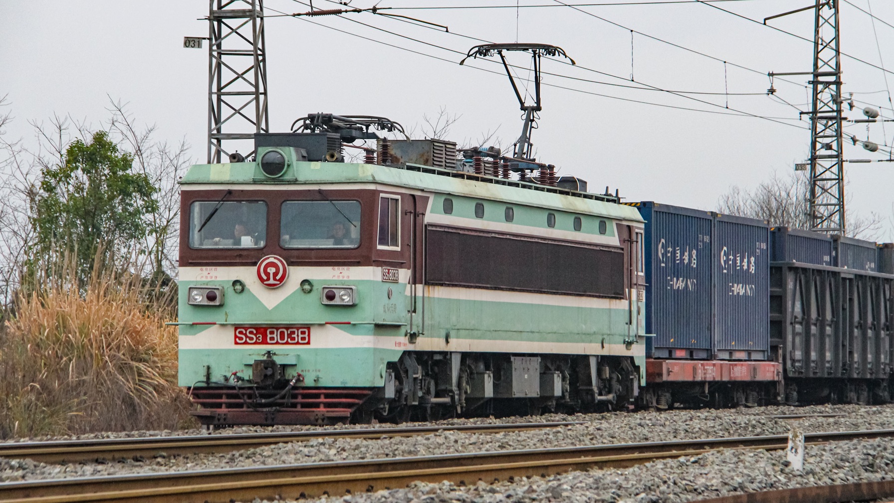 "小"运转46108十陵三道发车去往成北方向 本务机成局西段ss3