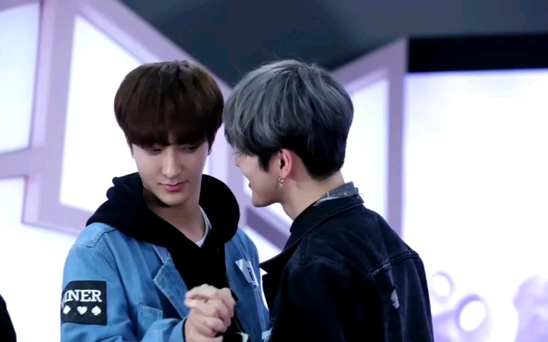 swin[超话]# 哈哈哈哈哈哈哈我要笑死了. 来自叮霖霖惊鸟霖 - 微博