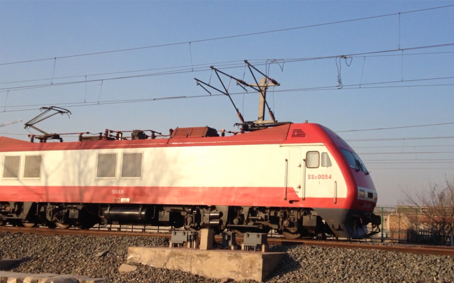 沈局沈段,牵引天津-哈尔滨的普快列车准备驶入张贵庄站待避t39次列 