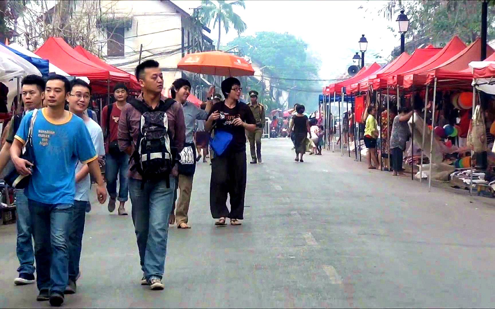 中国人到老挝,实拍老挝第2大城市的街道,相当于中国哪个城市?哔哩哔哩bilibili