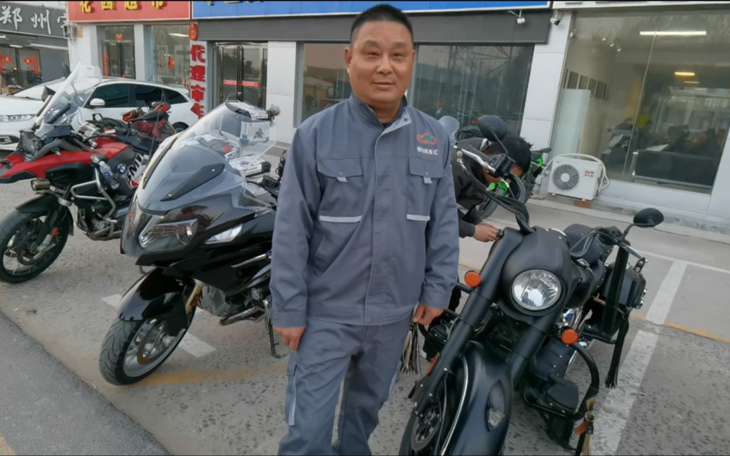 30年的维修摩托师傅,现在已经不多见了