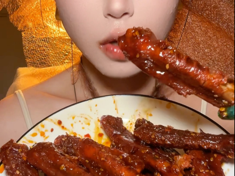 爆辣鸭翅真的吃不够 太好吃了！