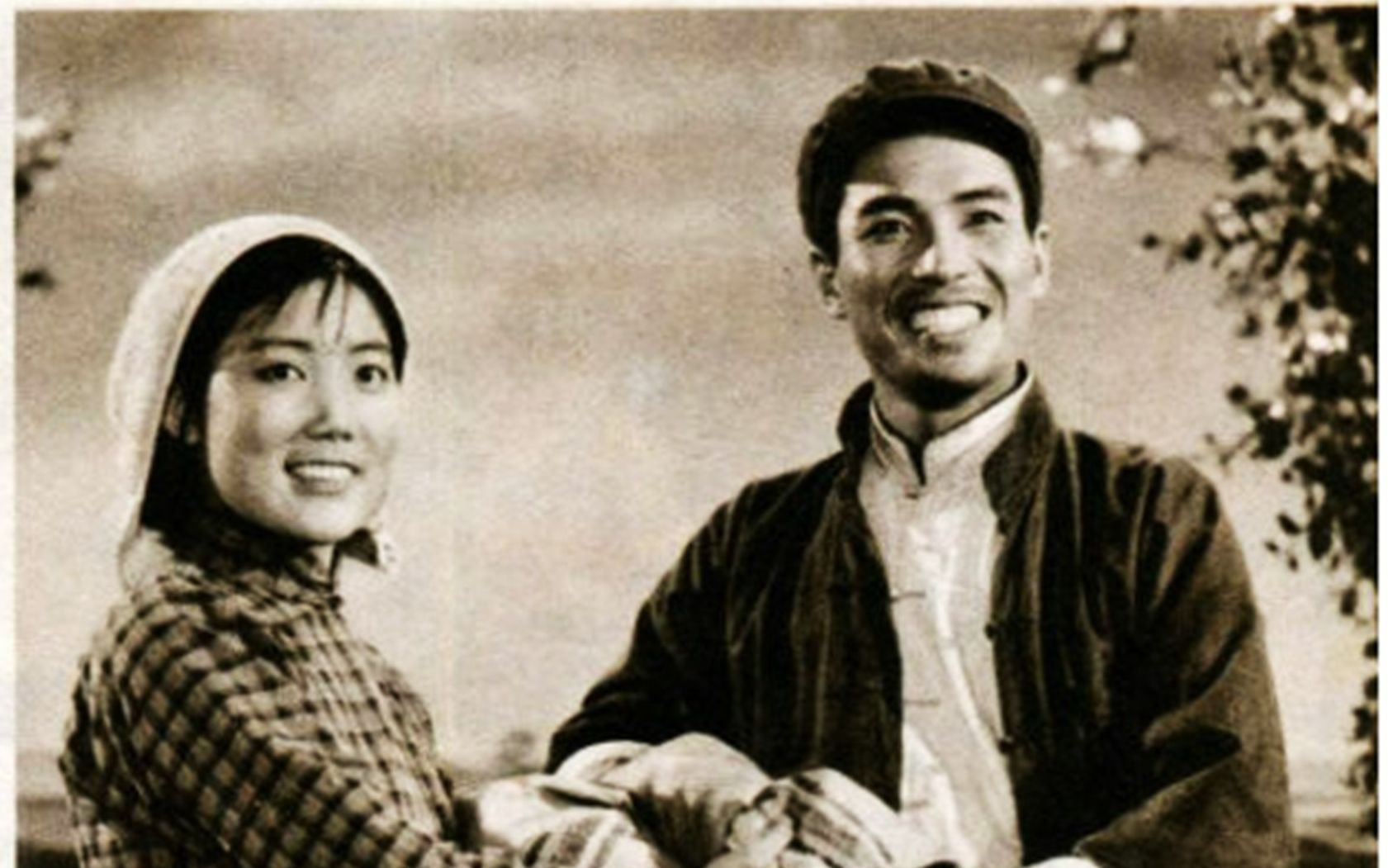 越调戏曲片《山村新曲》1965年 导演: 陶金 / 张波 主演: 毛爱莲 / 李明玉 / 梁金 / 何兰英 / 孙太安 / 高新贞哔哩哔哩bilibili