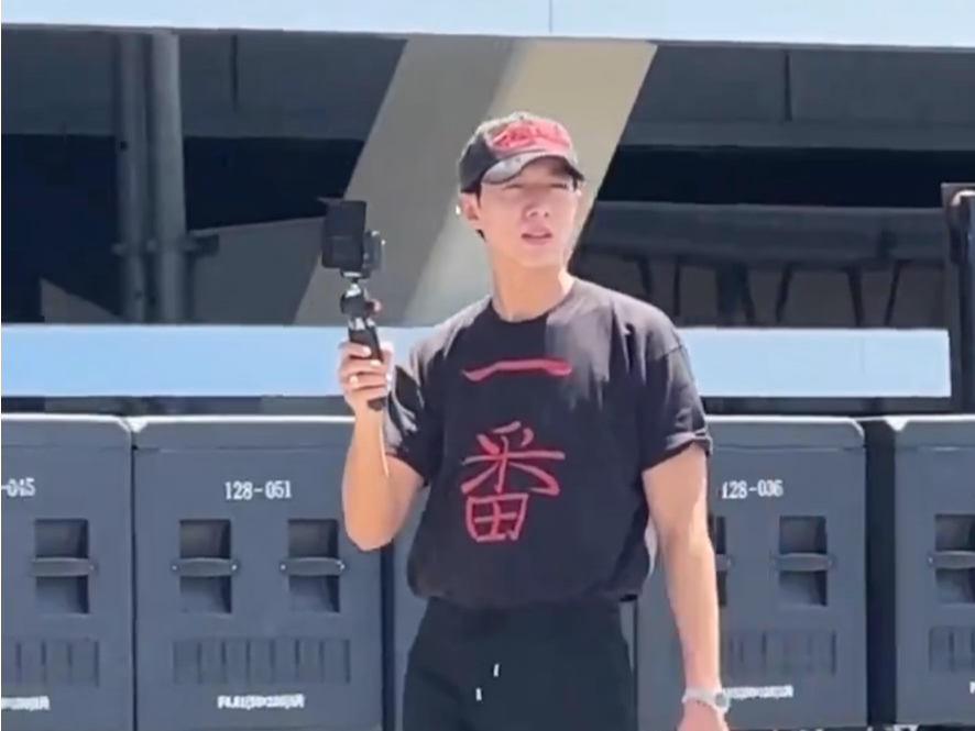 240405 cnblue 李正信在音乐会场外拍摄vlog!