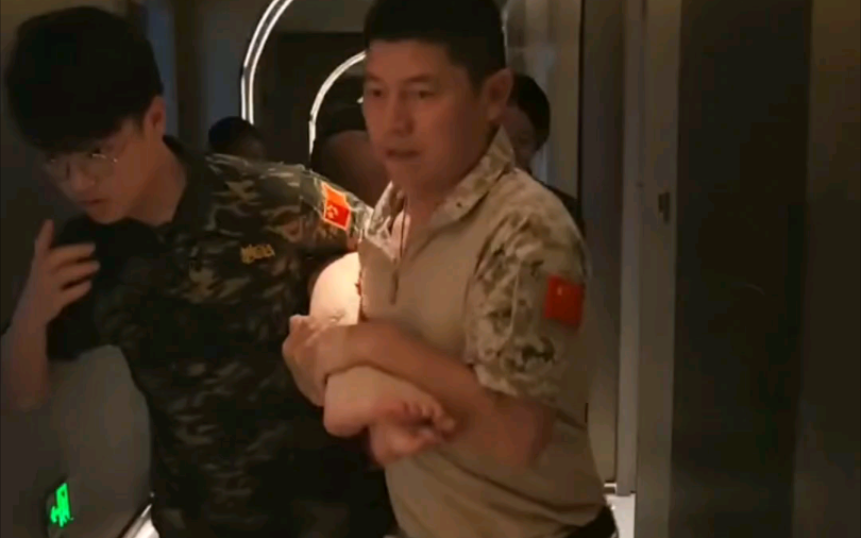 造人 TV 之足控校长又有福了