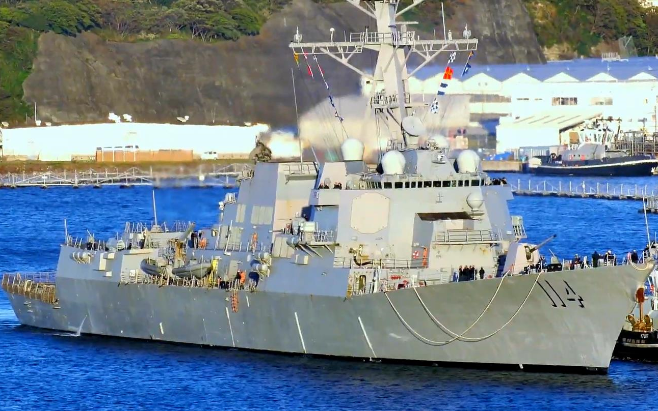 舰flightⅡa型拉尔夫约翰逊号ddg114首次部署横须贺海军基地20211124