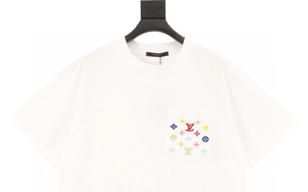 说一下高仿louis vuitton/路易威登23ss 口袋缤纷老花七彩刺绣短袖t恤