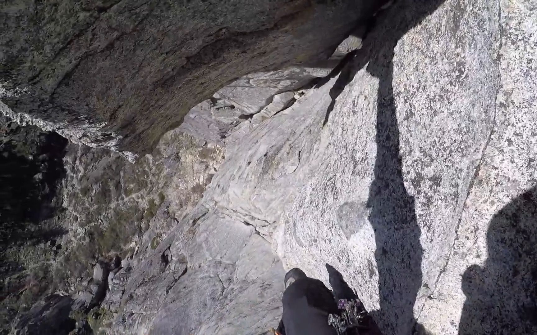 传统多段攀岩:corrugation corner (p2) at lovers leap, 5.