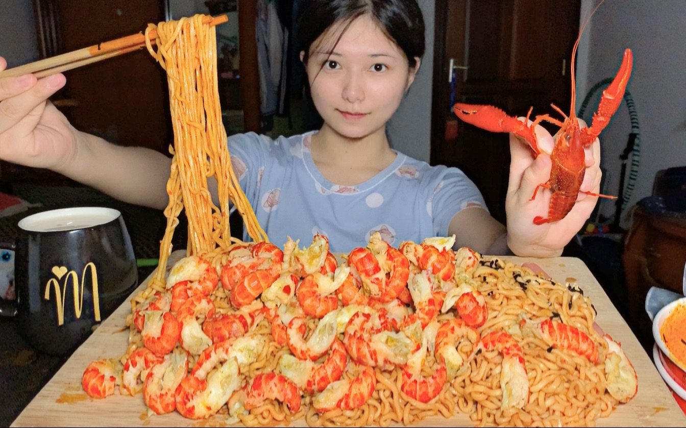 【m】【速食挑战】9分钟吃小龙虾核弹双倍辣火鸡面