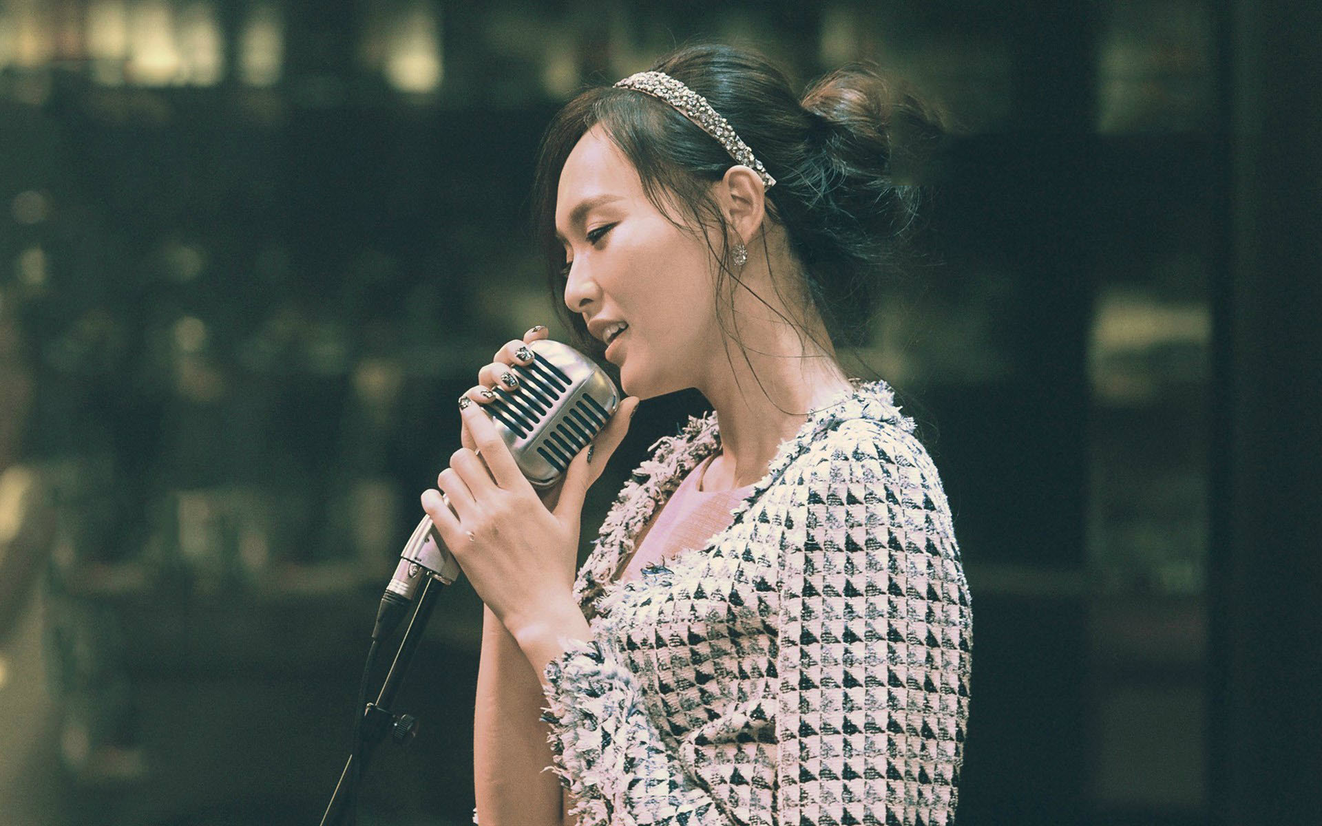 姐姐妹妹站起来