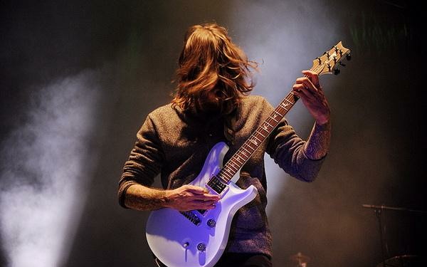 摇滚吉他手不会弹琴?