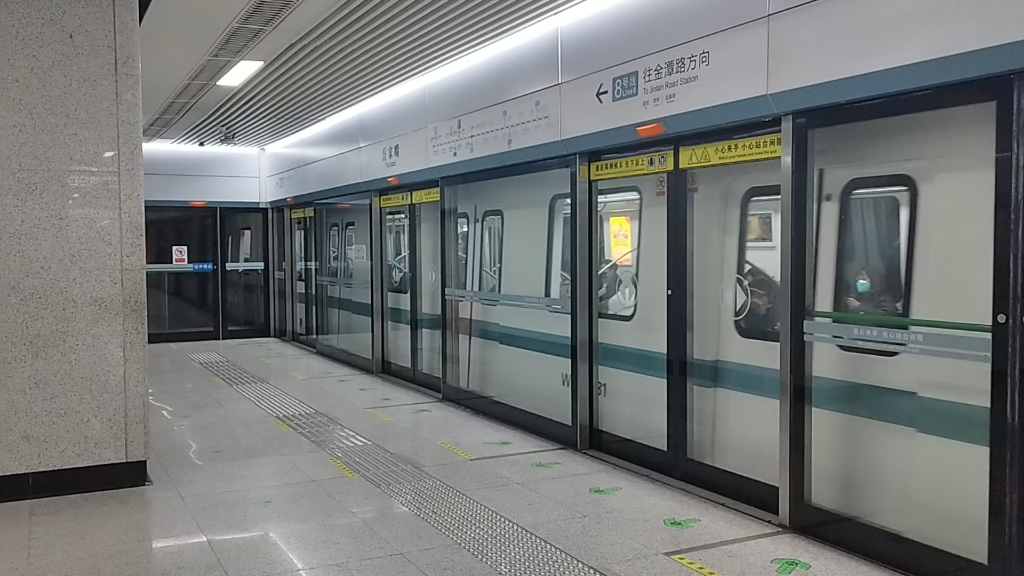 武汉地铁8号线二期h38车岳家嘴出站