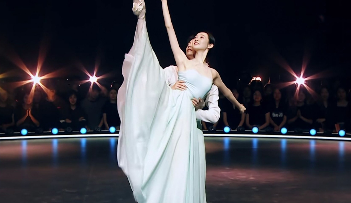 张艺凡化身芭蕾小天使,干净到吴京强烈反对她进去娱乐圈_哔哩哔哩 (゜