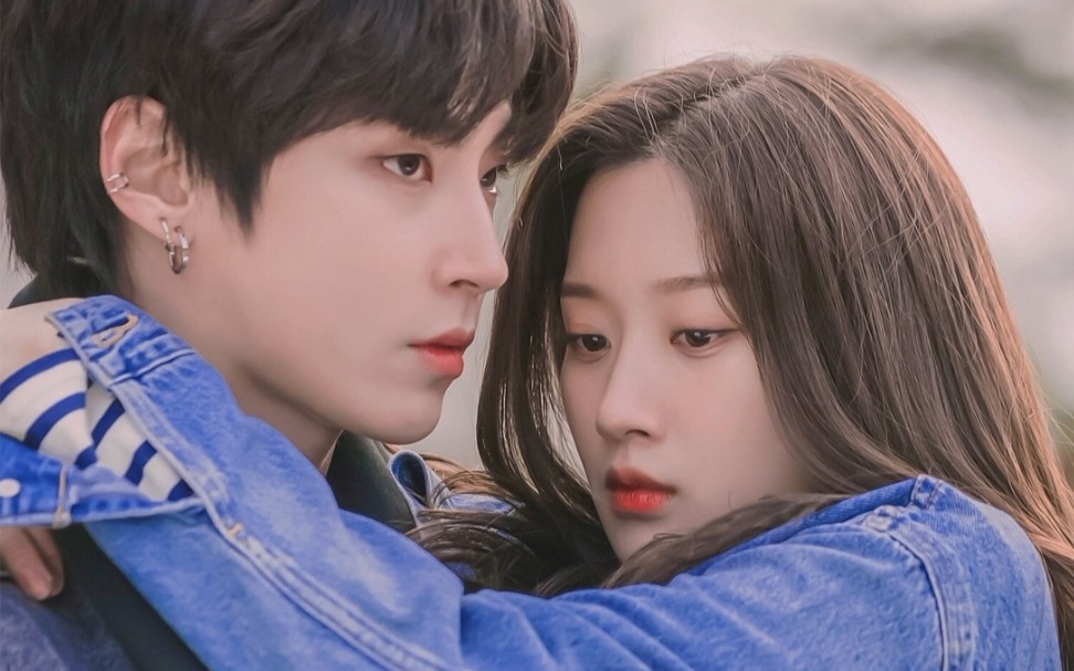 《女神降临》,我磕的cp不太一样,这俩在一起可甜了,知道不现实但是