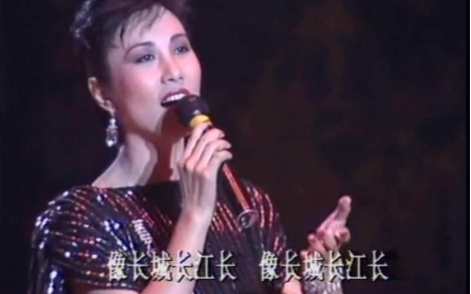 香港巨星汪明荃演唱歌曲《万里长城万里长》哔哩哔哩bilibili