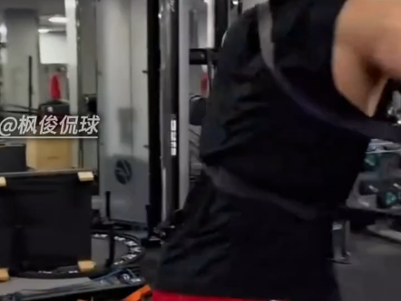 申京今天也交作业了,继续在健身房进行训练
