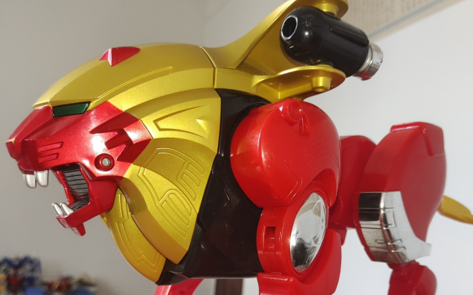 [天果帝]牙吠大狮子:主人～太阳晒屁股了～还不起床吗?