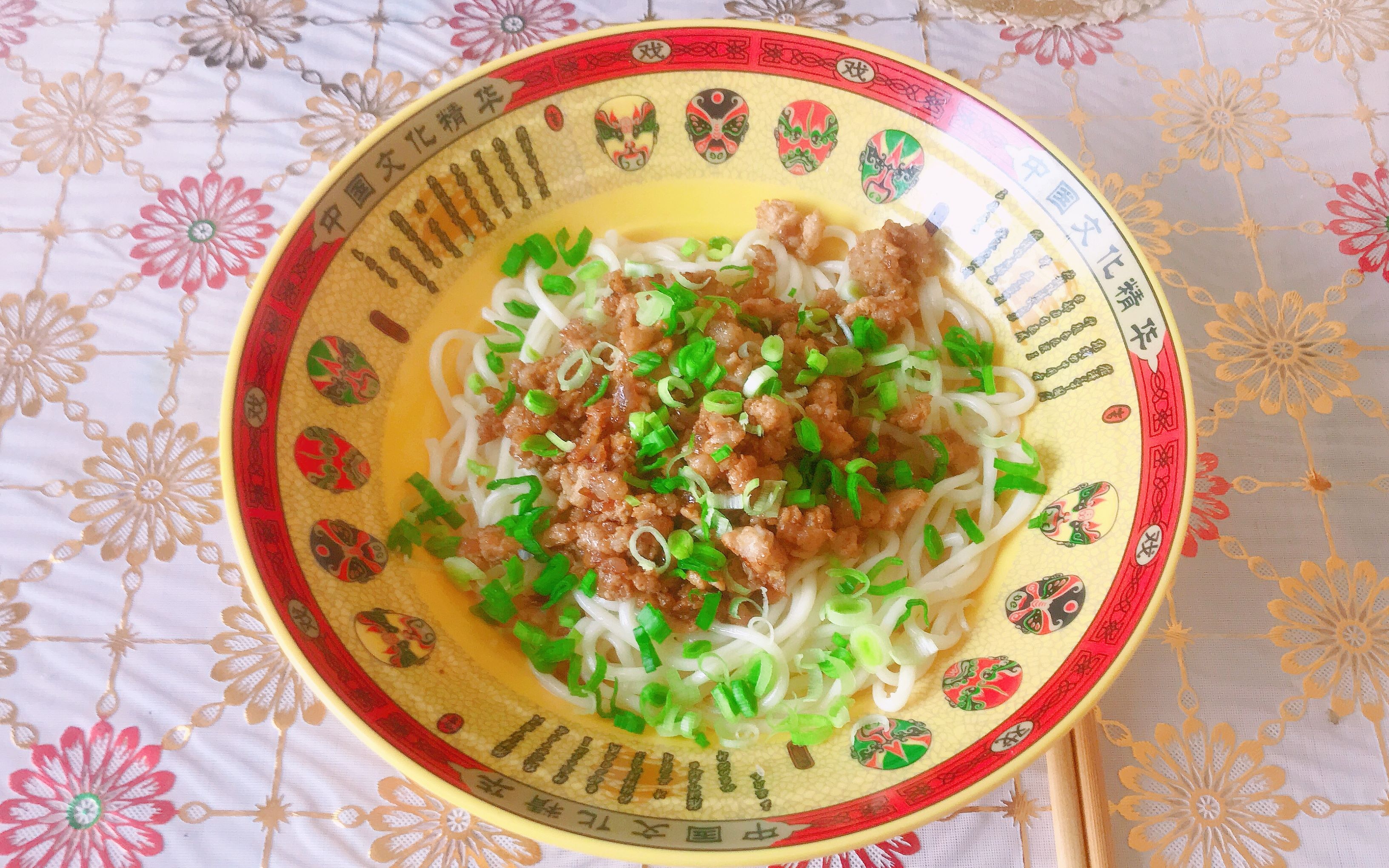 一斤面一块猪肉半个葱,甘肃特色面食大肉干拌面,香的不要不要的