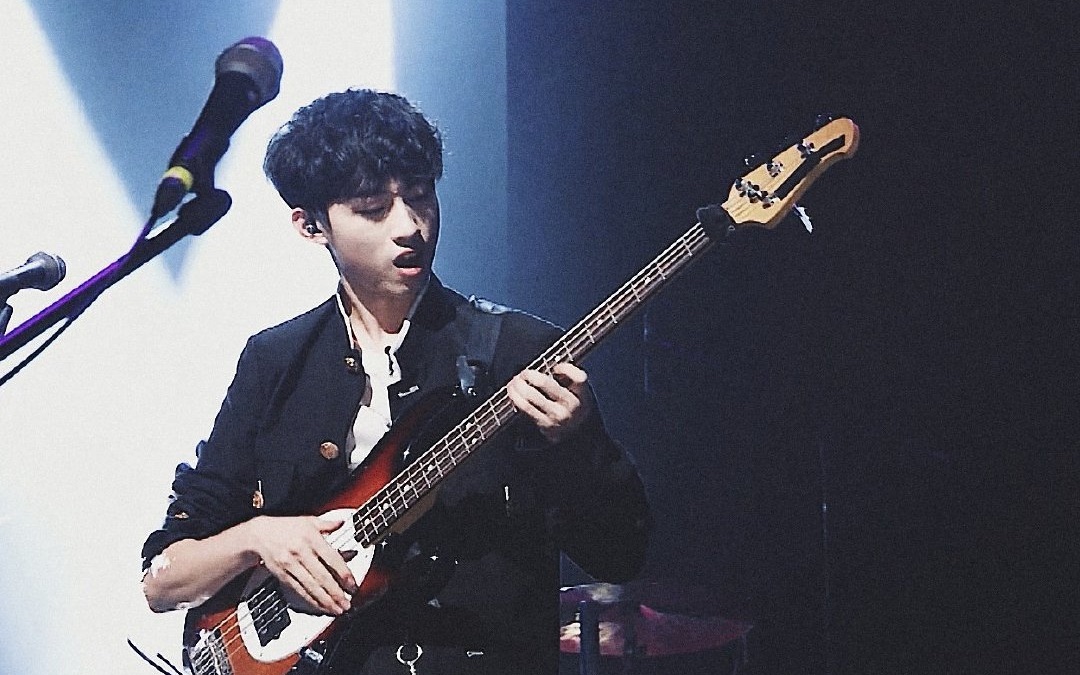 明日之子贝斯手 小智 马田原 第一期