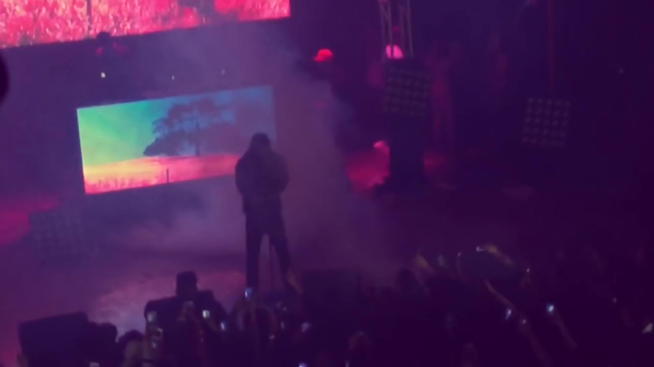 [图]Travis Scott 'Drugs You Should Try It' Live Rodeo Tour