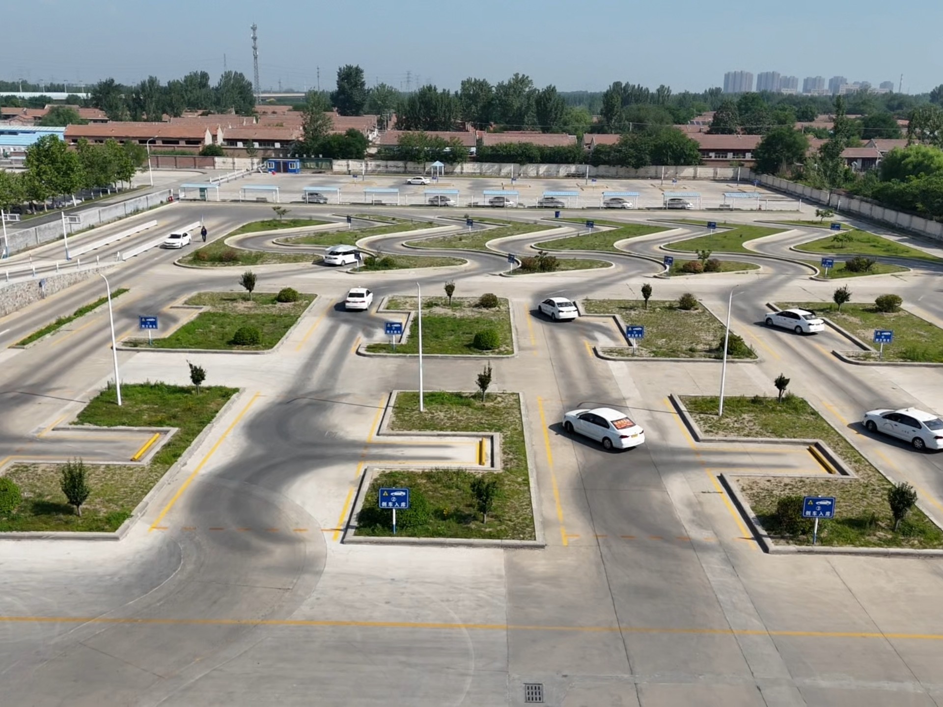 国企驾校,师资力量雄厚,一费到底,无套路