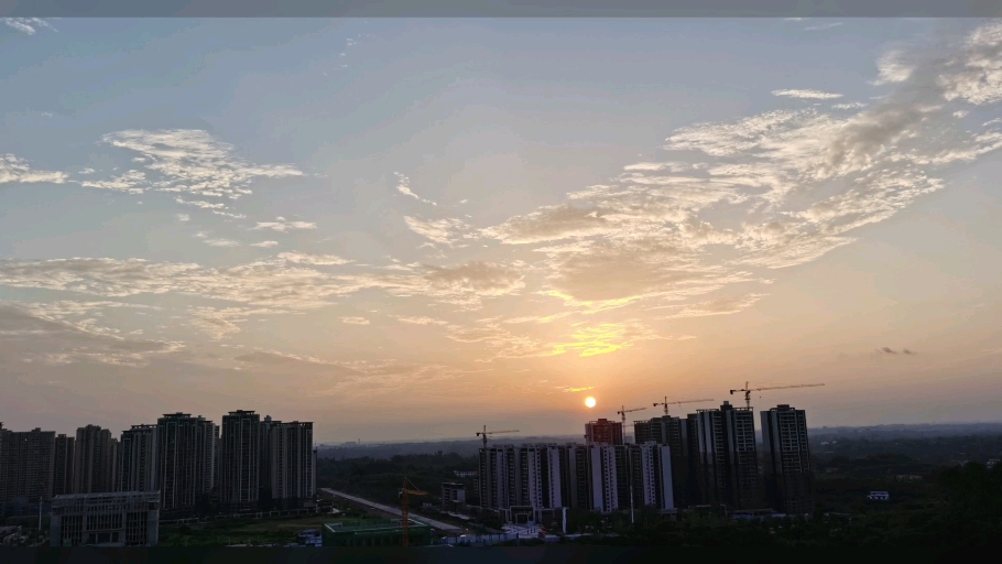 日落美景城市黄昏天空如画