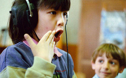 走进无声世界# 【纪录片:无声世界(手语. 来自手语姐姐 - 微博