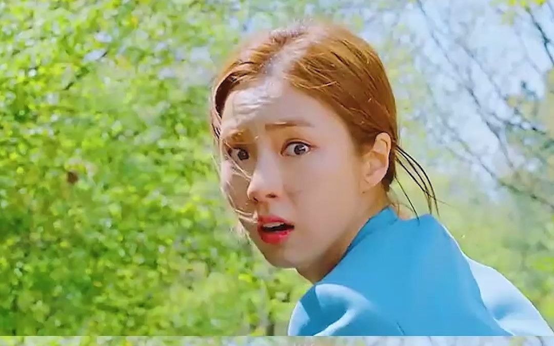 我怀疑只猪是故意的,但又找不到证据#菊花满山开 #电影岁月忽已暮