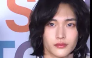 Download Video: 【riize朴元彬wonbin】新闻采访视频都这么帅！！！