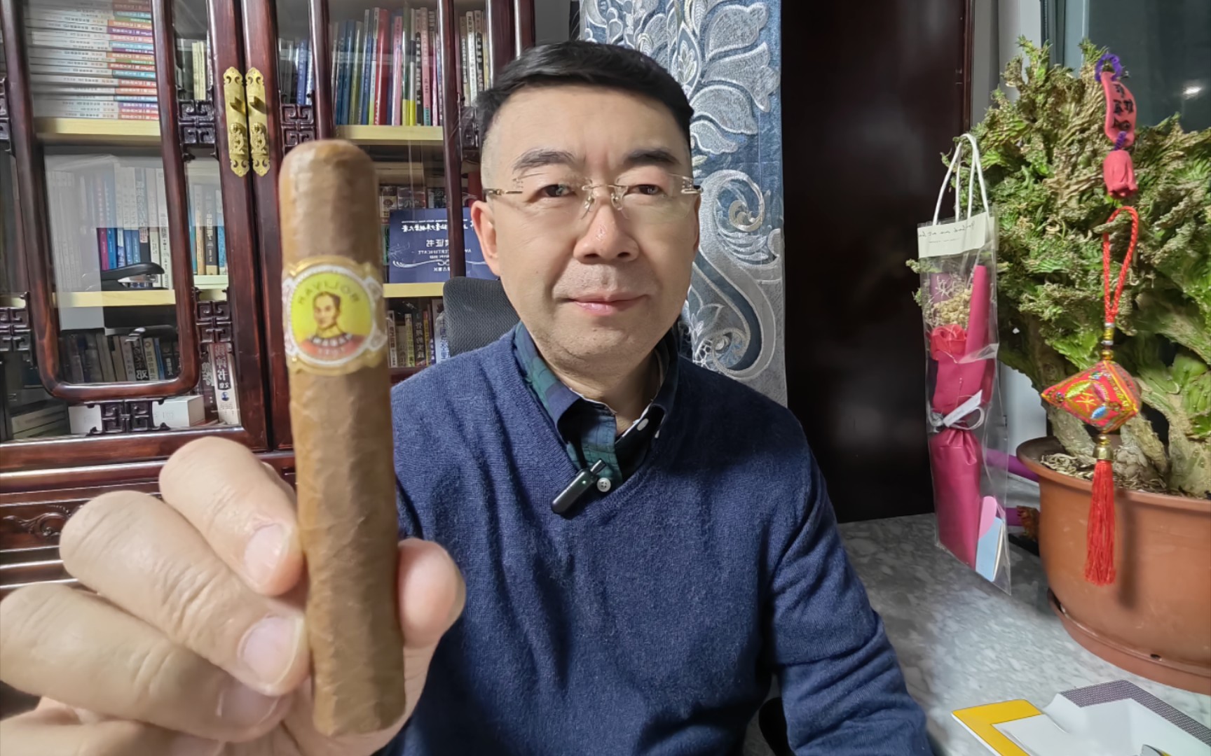 跨年夜一支古巴雪茄玻利瓦尔皇家皇冠开启2024.